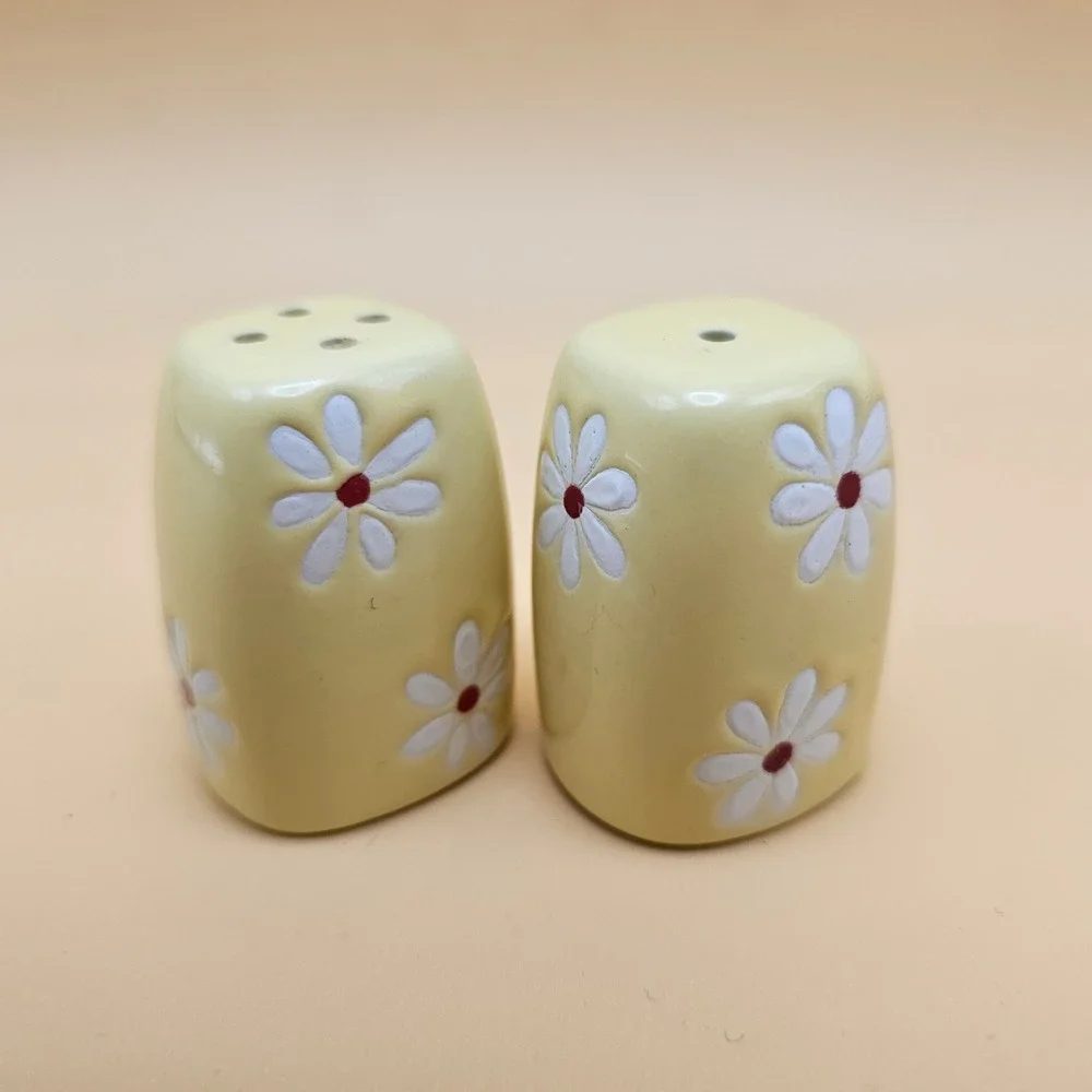 Yellow Daisy Salt Pepper Shakers Ceramic Kitchen Dining‎ Farmhouse Decor